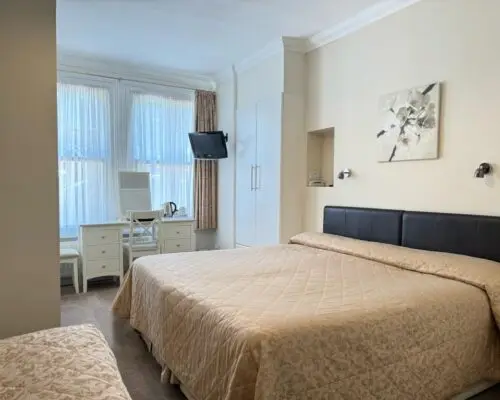 Room 2 - Triple