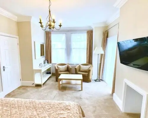 Room 4 - king size bed (or a twin bed).